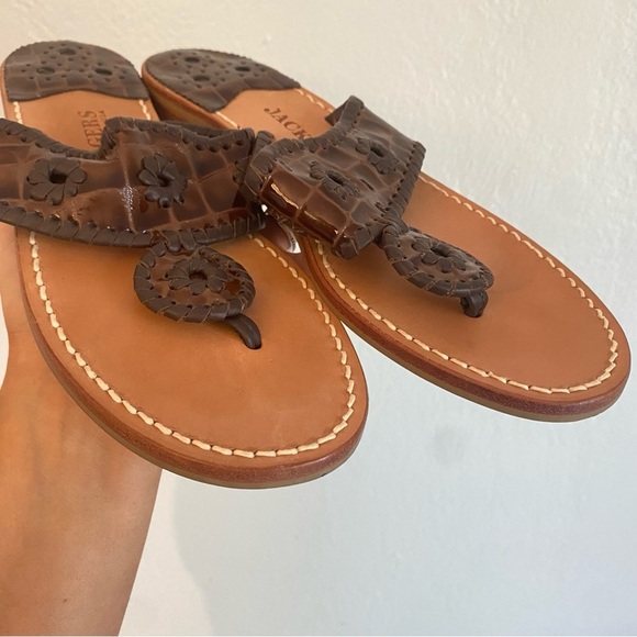 JACK ROGERS BROWN MOC CROC ALLIGATOR ICONIC THONG FLIP FLOP SANDALS 8 - Picture 3 of 4